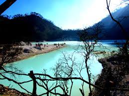Inilah tempat wisata alam, wisata keluarga, wisata anak, air terjun, dan danau yang ada di bandung yang paling di rekomendasikan untuk dikunjungi. 20 Inspirasi Descriptive Text Tempat Wisata Bandung Cakrawala