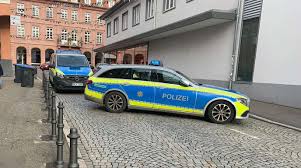 Sbi's ceo is marlis korber. Bank In Lahrer Innenstadt Uberfallen Tater Auf Der Flucht Baden Online Nachrichten Der Ortenau Offenburger Tageblatt