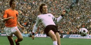 It is organised by bayern munich before the beginning of the season, and played between the hosts and a guest team at the allianz arena. Zum Geburtstag Von Franz Beckenbauer Genie Mysterium Wohltater Kolner Stadt Anzeiger
