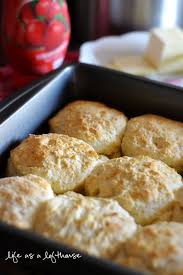 Bisquick Sour Cream Biscuits 7 Up 7 Up Biscuits 2 Cups Bisquick 1 2 Cup Sour Cream 1 2 Cup 7 Up Soda Room Temperature 1 4 Cup Melted Butter Biscuit Recipe Food Recipes