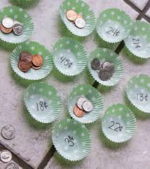 14 Idees Pour Utiliser Les Caissettes De Cupcakes Autrement Que Pour La Cuisine Jeux D Argent Classe De Mathematiques Centres De Maths