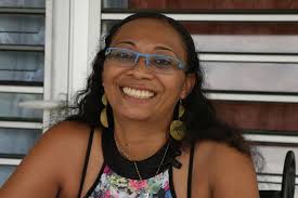 Ursula Joseph : la faiseuse de fleurs en écailles de poisson