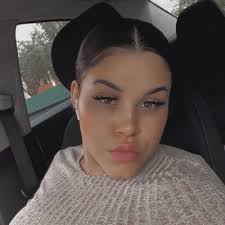 Lauren Ward (@laurenw698)