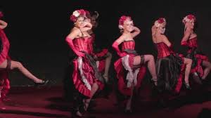 Le ballerine del can can avevano i tacchi, vero? The Moulin Rouge Showgirl Can Can Burlesque Youtube