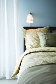 Fruhlingshafte Bettwasche Blumenmuster In Warmen Erdtonen Ikea Bettwasche Bett