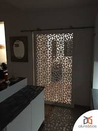 Porte Claustra Coulissante Avec Rail Apparent Homify Deco Marocaine Moderne Claustra Bois Interieur Claustra