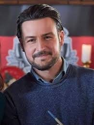 Tyler Hynes has extended he's hallmark contract till 2026! Let's say  congratulations together. ❤️🍾