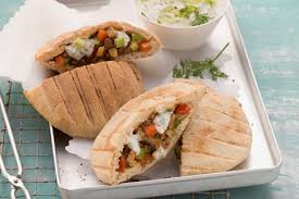 Pitabrot Mit Gegrilltem Gemuse Und Sojahack Veganes Rezept Proveg Rezept Rezepte Pita Brot Lebensmittel Essen