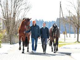Die championatsreiterin aus österreich holte mit. Reportage Zu Besuch Bei Thomas Und Lisa Muller Auf Gut Wettlkam