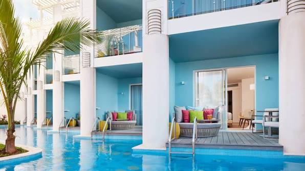 Premium Ocean View Suite Swim-up