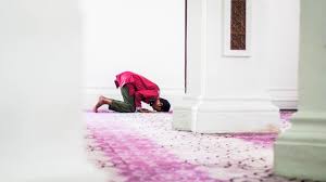 Berapa rakaat yang harus dikerjakan? Tata Cara Salat Subuh Beserta Niat Dan Doa Qunut Yang Wajib Diketahui Ragam Bola Com