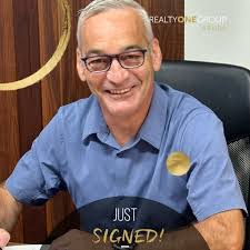 Kristine Brackett's Instagram, Twitter & Facebook