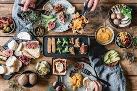 Bin gerade doch ein bißchen am zweifeln, ob ich überhaupt soviel platz für die ganzen zutaten in den schüsselchen auf dem tisch habe na dann. Veganes Raclette Eat This Foodblog Vegane Rezepte Stories