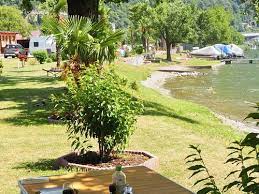 Door ons fantastische aanbod van campings in maar liefst 13 europese landen zoals frankrijk, spanje, italië en kroatië en meer, wacht jou een perfect avontuur in de heerlijke buitenlucht. Camping And Campsites In Lake Como Camping Info