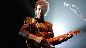 Gustavo cerati performs onstage at the mtv video music awards latin america 2003 at the jackie gleason theater on october 23, 2003 in miami, florida Gustavo Cerati Hubiera Cumplido 60 Anos Un Repaso Por Todos Sus Discos Con Soda Stereo Y Como Solista Diario De Cultura