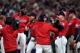 Guardianes remontan serie ante Medias Blancas y avanzan a final de la Liga Americana