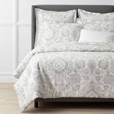 Linen is warm and cosy in the winter and fresh and cool in the warmer months. Legends Hotel Medallion Linen Duvet Cover
