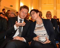 Rückt die cdu nach rechts? Der Postillon Muss Sie Ihre Kanzlertraume Begraben Kramp Karrenbauer Kann Offenbar Keine Raute