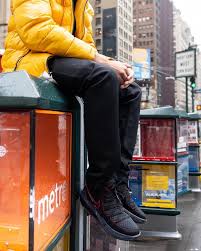 The low version of the lebron 17 switches to react foam in the forefoot and mesh materials in the upper. Low Top Heat The Nike Lebron 17 Low Foot Locker Canada Facebook