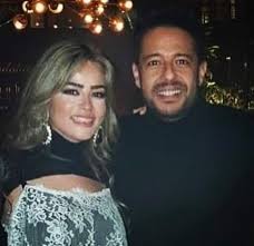 محمد حماقى هو مطرب ومغنى مصرى معروف، يعد واحدا من أروع وأفضل الأصوات التى ظهرت وتواجدت فى وطننا العربى خلال العشرين عام الماضية، من مواليد محافظة. Ù…Ø­Ù…Ø¯ Ø­Ù…Ø§Ù‚Ù‰ ÙŠØ­ØªÙÙ„ Ø¨Ø¹ÙŠØ¯ Ù…ÙŠÙ„Ø§Ø¯ Ø²ÙˆØ¬ØªÙ‡ Ø¨Ø·Ø±ÙŠÙ‚Ø© Ø±ÙˆÙ…Ø§Ù†Ø³ÙŠØ© Ø§Ù„Ø±Ø§Ù‚ÙŠØ©