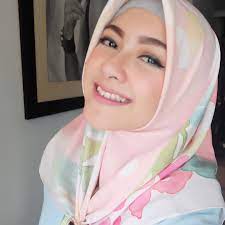 Ia kini dalam perawatan di rumah sakit.… ia kini dalam perawatan di rumah sakit. 10 Potret Manis Richa Istri Gary Iskak Yang Fashionable Abis