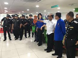 Bangunan sultan iskandar, jln simpang tiga (lvl 1 & 2) 93350 kuching, sarawak malaysia. Jabatan Imigresen Sarawak