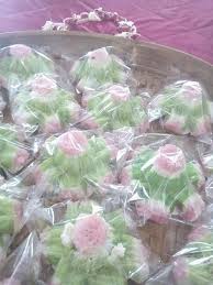 Cek cara membuat bikang mawar. Resep Aneka Jajan Pasar Kue Bikang Mawar Santan Kara By Avian Bahan Bahan 300 Gr Tepung Terigu 200 Gr Tepung Mawar 1 Bungkus Santan Kara 250 Gr Gula Pasir Secukupnya Garam Vanili