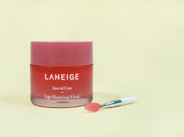 Berbeda dengan penggunaan pelembab bibir yang lain, laneige lip sleeping mask ini digunakan layaknya masker sebelum tidur. Laneige Lip Sleeping Mask Produk Yang Ampuh Mengatasi Bibir Kering Beauty Journal