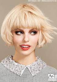 Frisuren Bilder: Feminin hinters Ohr gestylter Bob