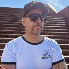 Días muy @nisiquieraok ... remera diseño 2020 intacta y lo nuevo 2025 ❤️  #nisiquiera #rosario #otoño #invierno #2025 #2020 #vintage #winter #amigos