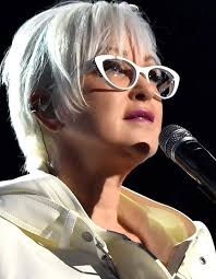 Cyndi Lauper and Annie Lennox are rocking out onstage to Joni Mitchell's  “Big Yellow Taxi” at the Gershwin Prize. And the best part? They're singing  in front of Mitchell herself, who is