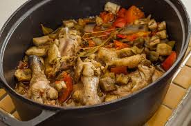 Kedjenou De Poulet Recette Ivoirienne Recette En 2020 Recette Poulet Poulet En Sauce