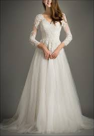 Wiederkehrende modetrends machen auch vor hochzeitskleidern keinen halt. Traumhaftes Hochzeitskleid Mit Langen Armeln Und Tullrock Brautkleid Hochzeitskleid Kleider