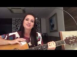 Apesar de nossa relevante diferença de idades, você sempre se tenta colocar em minha posição e me dar os melhores conselhos que eu poderia ter. Lauriete Ensina A Nova Versao Da Musica Filha Para As Maes Cantarem Youtube Musica Filho Musica De Mae Musica