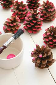 1001 Idees Creatives Que Fabriquer Avec Des Pommes De Pin Bricolage Noel Facile Pomme De Pin Bricolage Noel