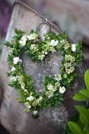 Weisser Kranz Bild Von Julia Miranda Auf Heart Coracao Blumen Fur Hochzeit Blumengestecke