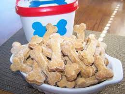 Www.hervecuisine.com présente une recette hyper simple de quarte quart, réalisé en un tour de main. Biscuit Pour Chien Au Poulet Recettes Du Quebec