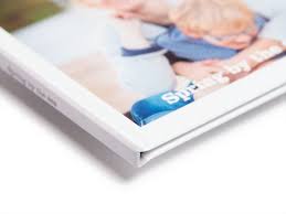 Le livre photo xxl au format 42 x 30 cm met en valeur les moments uniques comme un mariage, un voyage de ràªve ou un anniversaire, avec une qualité supérieure. Livre Photo Carre Album Photo Format Instagram Photobox