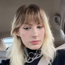 Isabella Monroe (bellahoweru)