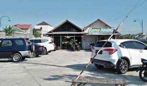 Lombok pulau sejuta pesona yang mulai tersebar ke indahanya di seluruh negeri bahkan dunia, menyimpan keindahan murni dan alami yang kalian tau tidak? Rumah Makan Banyu Bening Ponorogo Lokasi Di Kelilingi Sawah Mengasikkan Tempat Makan Enak