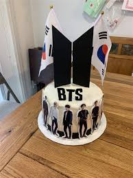 Bts army birthday cake 07765 585591 liverpool online cake ordering service & free delivery within merseyside info@lilyblossomcakecreations.com. Army Cake Design Bts Exo Cake Bolo De Festa Bolos Decorados Festa Aniversario See More Of Bts Army On Facebook