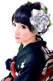 成人式は大人に変わる大事な節目 久々に会う友達にも 大人っぽくなった なんて言われたい そんな大人の魅力を最大限に引きだす 編み込み ヘアでもう子供とは言わせない大人女子に 成人式 ヘアスタイル ショート 成人式 髪型 成人式 ヘアスタイル