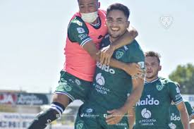 La flamante casaca titular muestra una inédita combinación de colores, ya que al tradicional verde del equipo se le suma otro verde en tono flúo, con el que se aplican todos los sponsors de la prenda. Sarmiento Celebra Sus 110 Anos Con Un Video Y Camiseta Especial Iam Noticias
