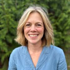 Jessica Hoekstra's Instagram, Twitter & Facebook