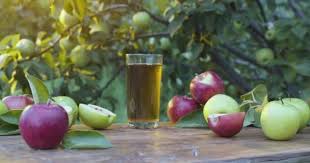 Maybe you would like to learn more about one of these? Jus Apel Dalam Gelas Dan Botol Berdiri Atas Meja Tua Stok Video C Valentyn Volkov 414418362