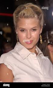 Sarah wright hi-res stock photography and images