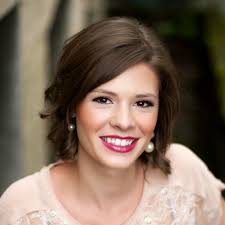 Sarah Pettengill's Instagram, Twitter & Facebook