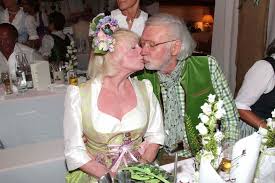 Als ihr vater starb, war elke 14 jahre alt. Elke Sommer 5 Kurze Fakten Uber Ihr Leben Die Die Fans Vielleicht Nicht Kennen