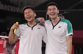 台羽球男双挫中国队摘金 外媒：台湾重大胜利 #台湾 羽球男双王齐麟与李洋麟洋配今天（7月31日）直落二力挫中国队搭档刘雨辰与李俊慧，勇夺 #东京奥运. V8yt6a1bauichm