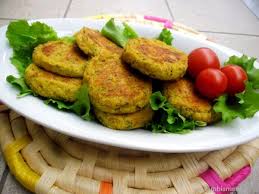 Formate le polpette e passatele nel pangrattato facendolo aderire bene, poi disponetele su una leccarda foderata di carta da forno. Cambia Menu Crocchette Di Patate Zucchine E Carote Ricette